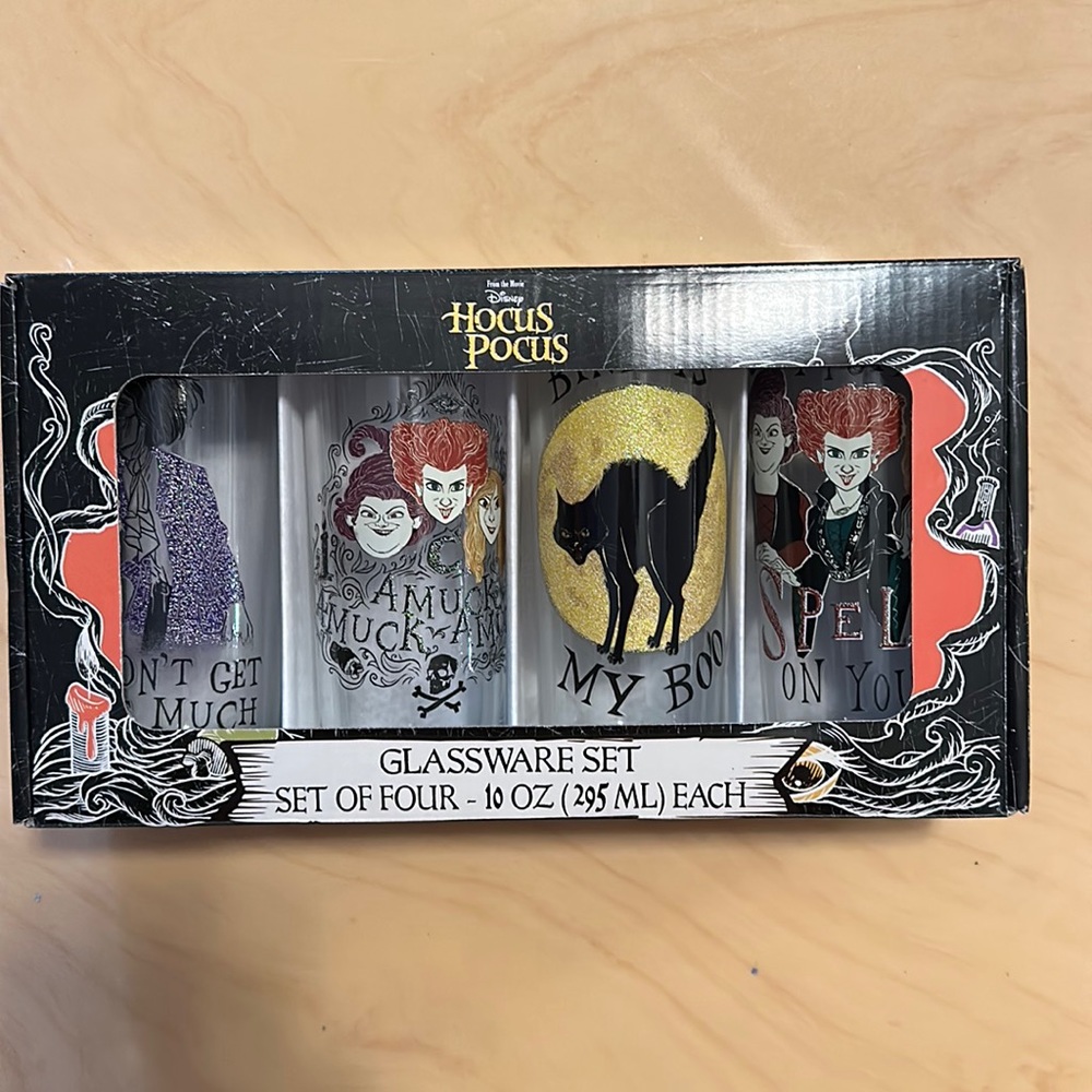 Disney Hocus Pocus Set of 4 10 oz glass tumblers. Brand New!